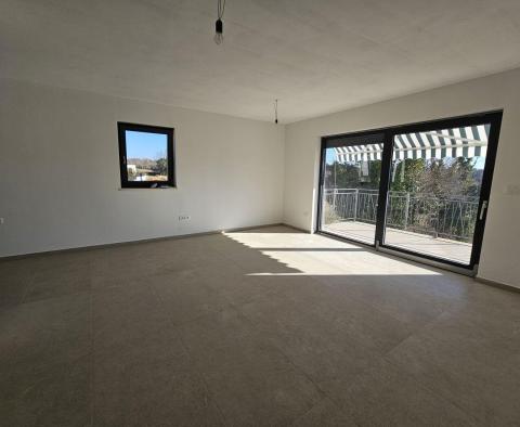 Apartment with 3 bedroom on the first floor with a roof terrace in Porec, for sale - pic 12