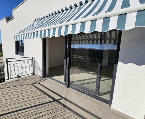 Apartment with 3 bedroom on the first floor with a roof terrace in Porec, for sale - pic 3