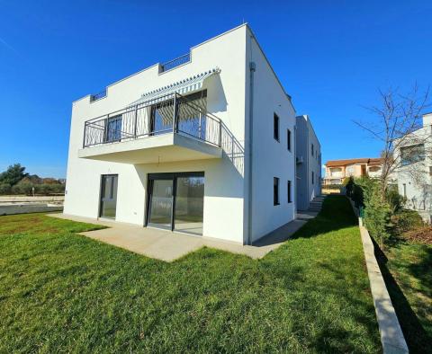 Apartment with 3 bedroom on the first floor with a roof terrace in Porec, for sale - pic 16