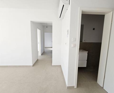 Apartment with 3 bedroom on the first floor with a roof terrace in Porec, for sale - pic 19