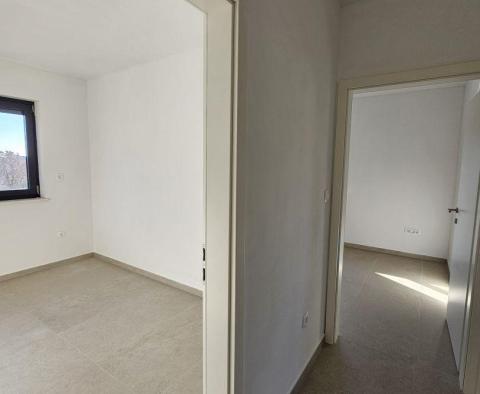 Apartment with 3 bedroom on the first floor with a roof terrace in Porec, for sale - pic 22