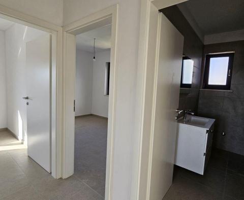 Apartment with 3 bedroom on the first floor with a roof terrace in Porec, for sale - pic 25