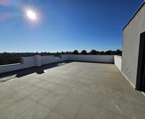 Apartment with 3 bedroom on the first floor with a roof terrace in Porec, for sale - pic 4