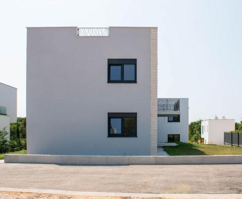 Apartment with 3 bedroom on the first floor with a roof terrace in Porec, for sale - pic 47