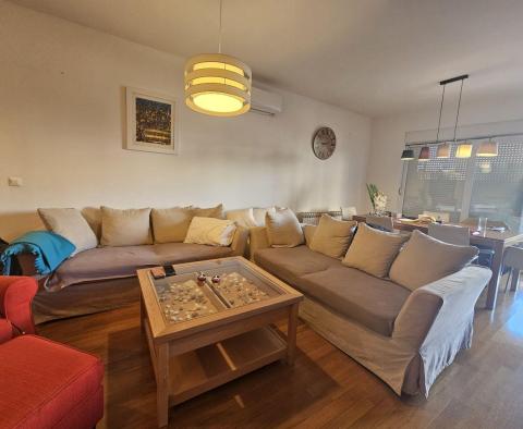 Appartement avec 3 chambres au rez-de-chaussée à Peroj, à vendre - pic 3