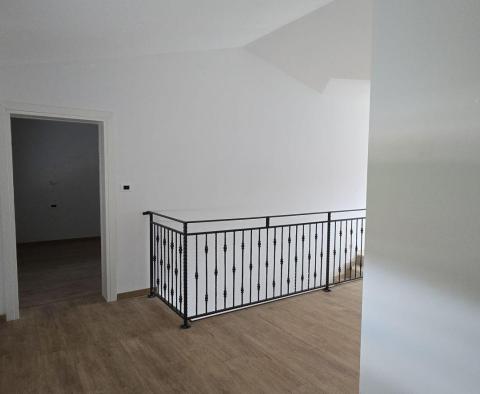 A charming newly built villa with a swimming pool on a plot of 1 ha in Svetvincenat, for sale - pic 16