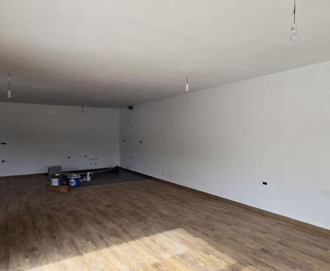 Nově postavená vila na samotě v Svetvincenat - pic 20