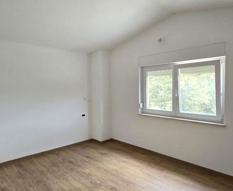 Nově postavená vila na samotě v Svetvincenat - pic 21