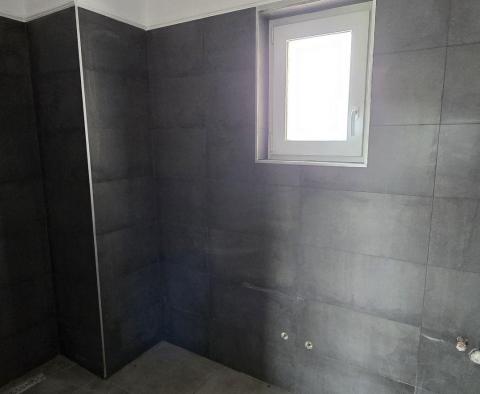 Nově postavená vila na samotě v Svetvincenat - pic 22