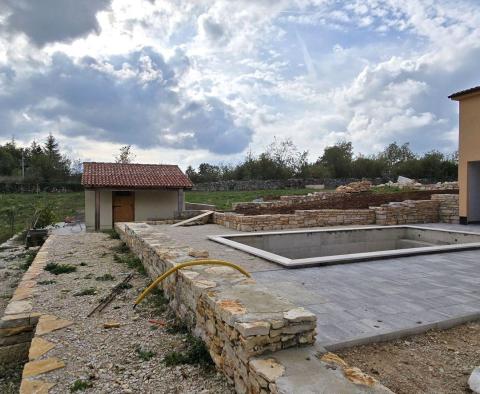 Nově postavená vila na samotě v Svetvincenat - pic 36