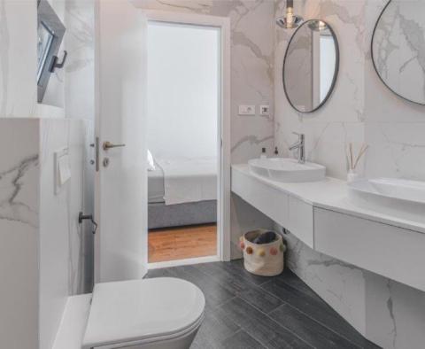 Atemberaubende neue moderne Villa in Podstrana, 300 m vom Meer entfernt, zu verkaufen - foto 41