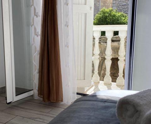 Maison en pierre sur la riva à Milna, île de Brac, à vendre - pic 11