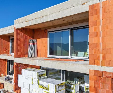 Dvojdům moderního designu s bazénem 40m2 na ostrově Krk na prodej - pic 7