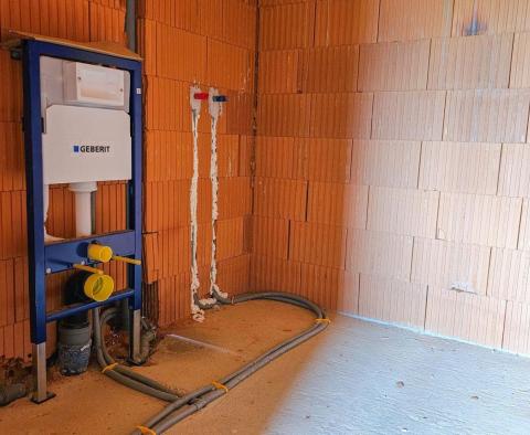Dvojdům moderního designu s bazénem 40m2 na ostrově Krk na prodej - pic 9