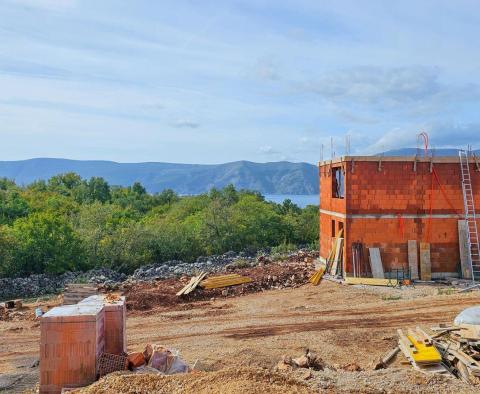 Dvojdům moderního designu s bazénem 40m2 na ostrově Krk na prodej - pic 13