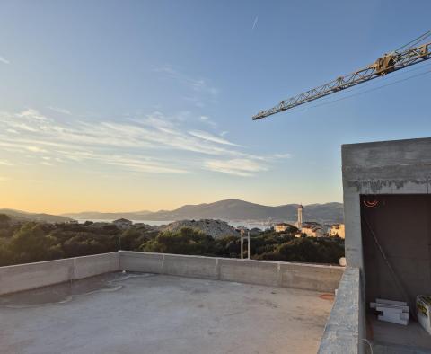 Penthouse auf Ciovo, Trogir mit atemberaubendem Meerblick, zu verkaufen - foto 3