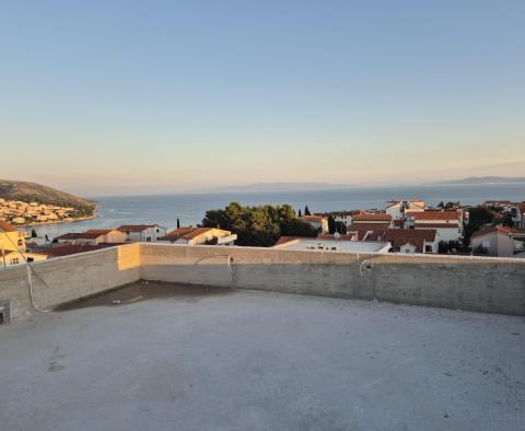 Penthouse auf Ciovo, Trogir mit atemberaubendem Meerblick, zu verkaufen - foto 6