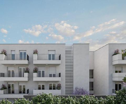 Apartament z 2 sypialniami w nowym kompleksie na Ciovo, na sprzedaż - pic 2