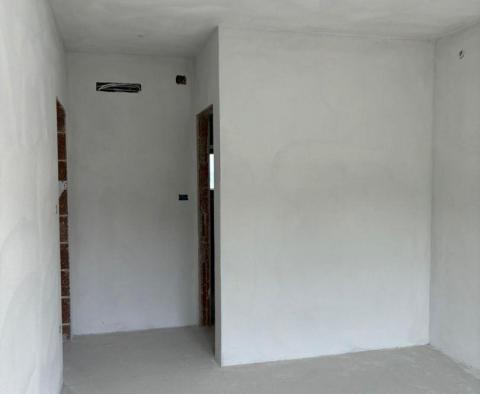 Hochwertiges modernes Doppelhaus in sehr ruhiger Lage in der Gegend von Labin, zu verkaufen - foto 36