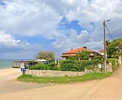 1ère rangée de la mer! Maison à Umag, à vendre! - pic 3