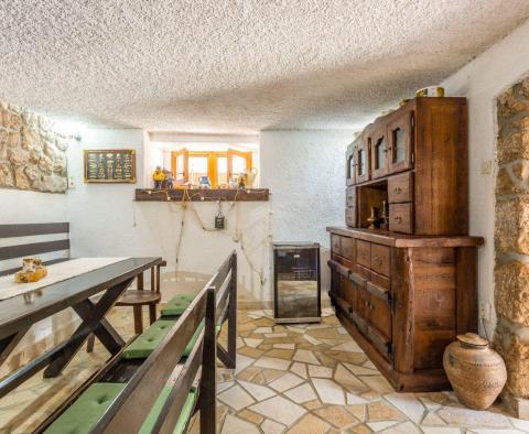 House with swimming pool and jacuzzi on Krk, for sale - pic 38