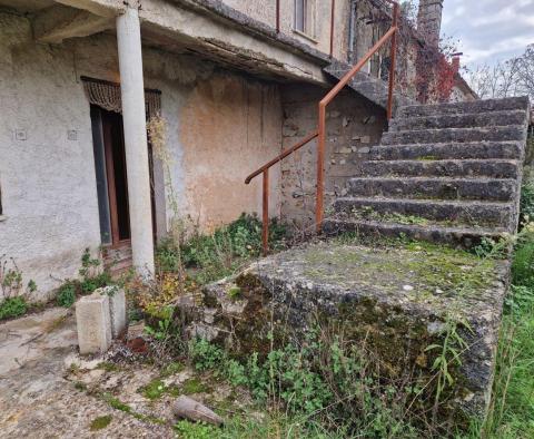 Maison en pierre à rénover dans un petit village à Barban, à vendre - pic 15
