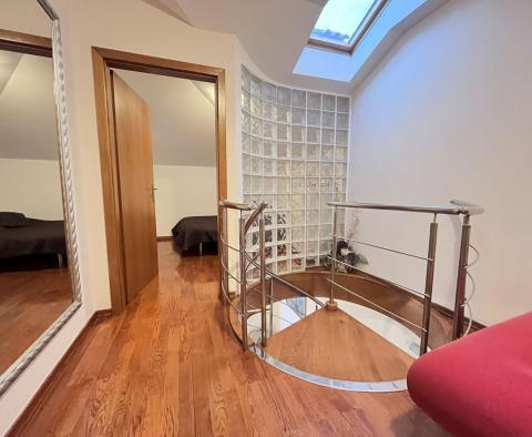 Cena spadła! Apartament typu duplex w Icici z garażem, trzema loggiami i widokiem na morze, na sprzedaż! - pic 27