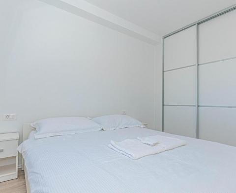 Sibenik környékén teniszpályás 1. soros ingatlan eladó - pic 26