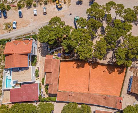 Sibenik környékén teniszpályás 1. soros ingatlan eladó - pic 6