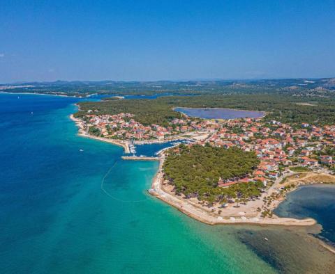 Sibenik környékén teniszpályás 1. soros ingatlan eladó - pic 8