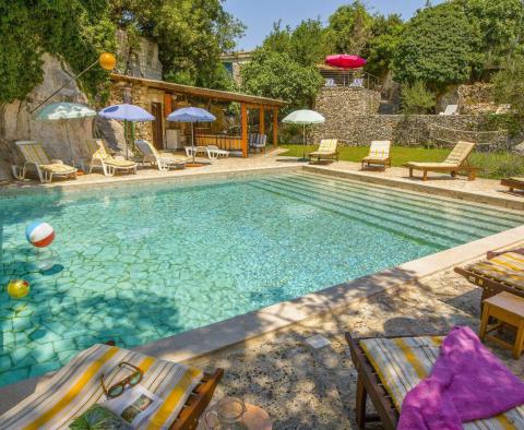 Villa très insolite à Vintijan, Medulin, à vendre - pic 2
