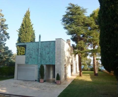 Villa de première ligne d'architecture exceptionnelle avec plage privée - propriété unique en Istrie ! - pic 2