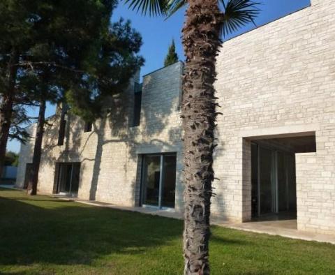 Prvořadá vila výjimečné architektury se soukromou pláží - jedinečná nemovitost pro Istrii! - pic 8