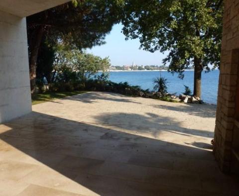 Villa de première ligne d'architecture exceptionnelle avec plage privée - propriété unique en Istrie ! - pic 9