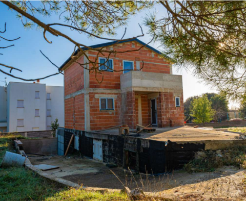 Roh-Bau-Villa in Ližnjan, 800 m vom Meer entfernt, zu verkaufen - foto 7