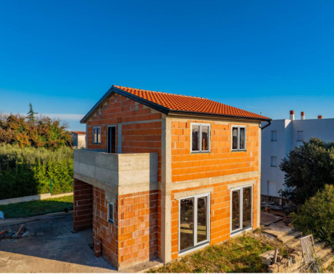Roh-Bau-Villa in Ližnjan, 800 m vom Meer entfernt, zu verkaufen - foto 11