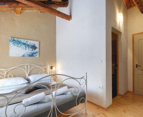 Isztria közepén, Graciscén eladó egy gyönyörű kővilla úszómedencével - pic 32