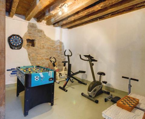 Isztria közepén, Graciscén eladó egy gyönyörű kővilla úszómedencével - pic 42