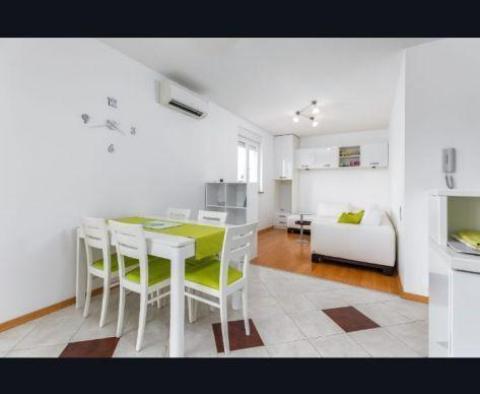 Vynikající byt v Fazana-Valbandon s terasou v bezprostřední blízkosti pláže! - pic 8