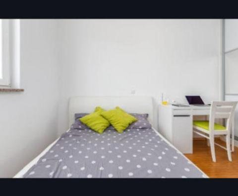 Vynikající byt v Fazana-Valbandon s terasou v bezprostřední blízkosti pláže! - pic 12