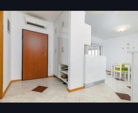 Vynikající byt v Fazana-Valbandon s terasou v bezprostřední blízkosti pláže! - pic 18