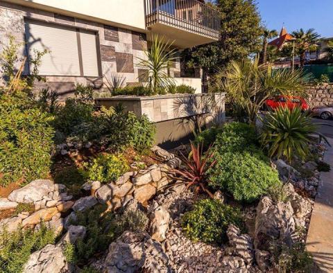 Wohnung in einem Neubau mit wunderschöner Aussicht, 200 Meter vom Meer entfernt im Zentrum von Opatija, zu verkaufen - foto 19