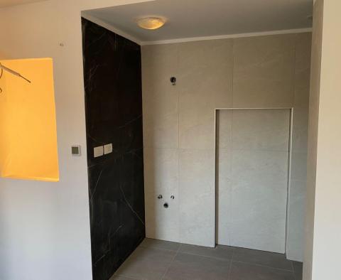 Une maison avec un garage et une grande cour dans un excellent emplacement à Rijeka ! - pic 12