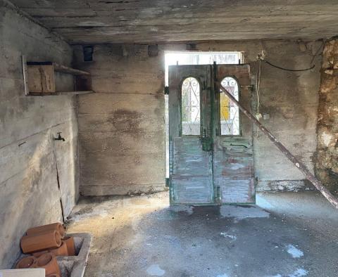 Une maison avec un garage et une grande cour dans un excellent emplacement à Rijeka ! - pic 24