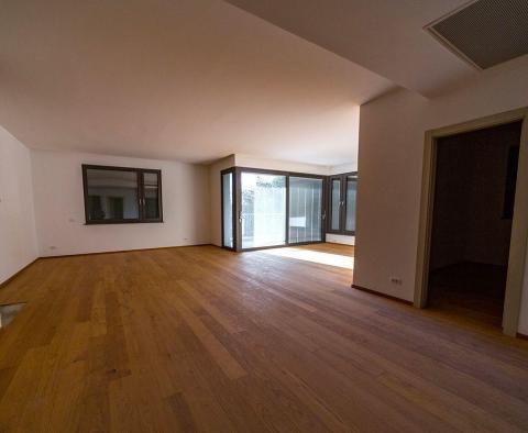 Apartament w nowym budynku w Opatii z tarasem i garażem, 200 metrów od morza, na sprzedaż! - pic 7