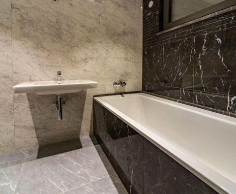 Apartament w nowym budynku w Opatii z tarasem i garażem, 200 metrów od morza, na sprzedaż! - pic 14