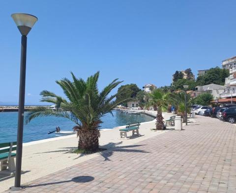 Immobilie in der 1. Reihe zum Meer im Dorf Zivogosce, Makarska Riviera, zu verkaufen - foto 2