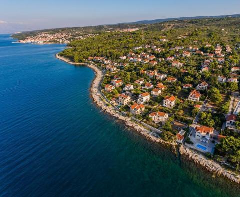 Tengerparti villa hagyományos kővel díszített medencével Brac szigetén - pic 22