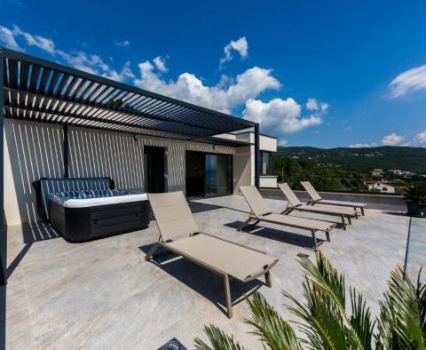 Egyedülálló villa Abbázia közelében, fedett medencével, panorámás tengerre néző, zöldövezetben, eladó - pic 13