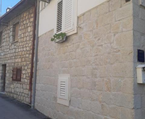 Buddhist-style house in Kastel Luksic just a few steps away from the seashore - pic 2